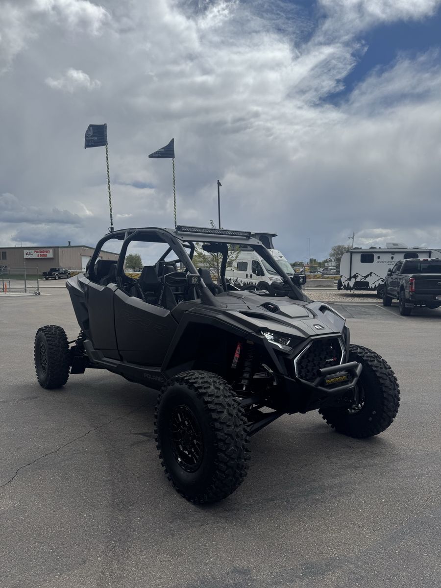 2025 Polaris Pro R 4 Ultimate