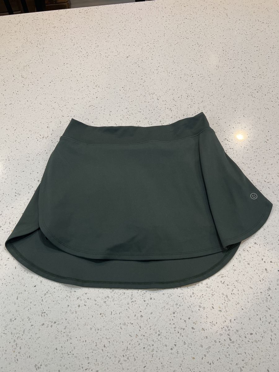 Gilly Hicks Dark Green "Find Your Happy Place" Activewear Skort - Size M