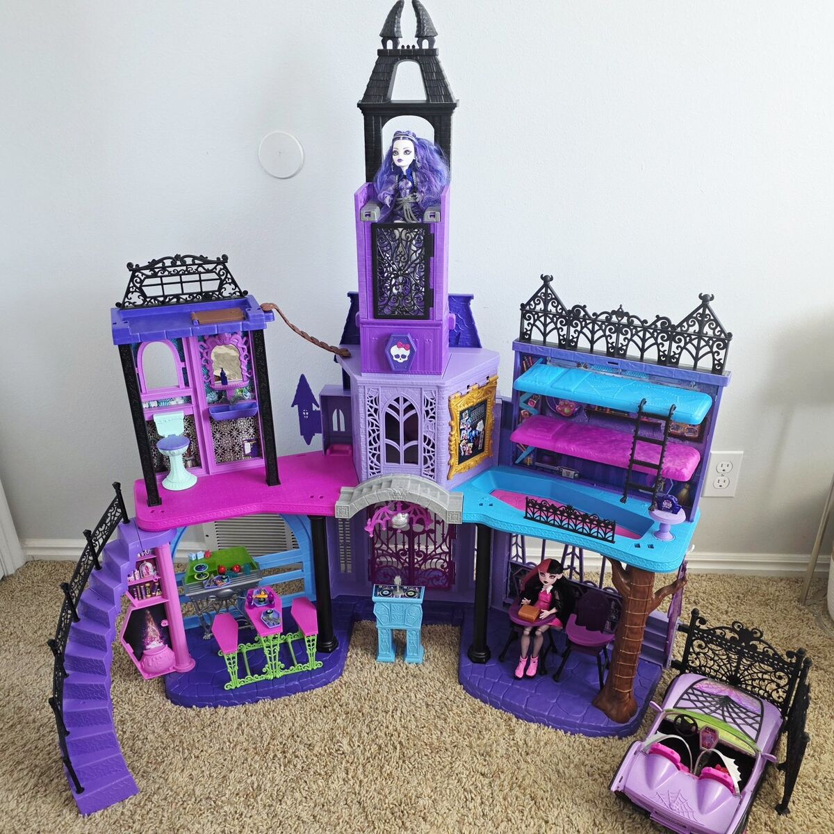 Monster High High School Dollhouse, Car & Dolls