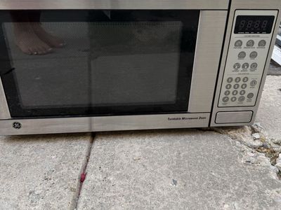 GE Stainless Steel Turntable Microwave Oven, Countertop Model