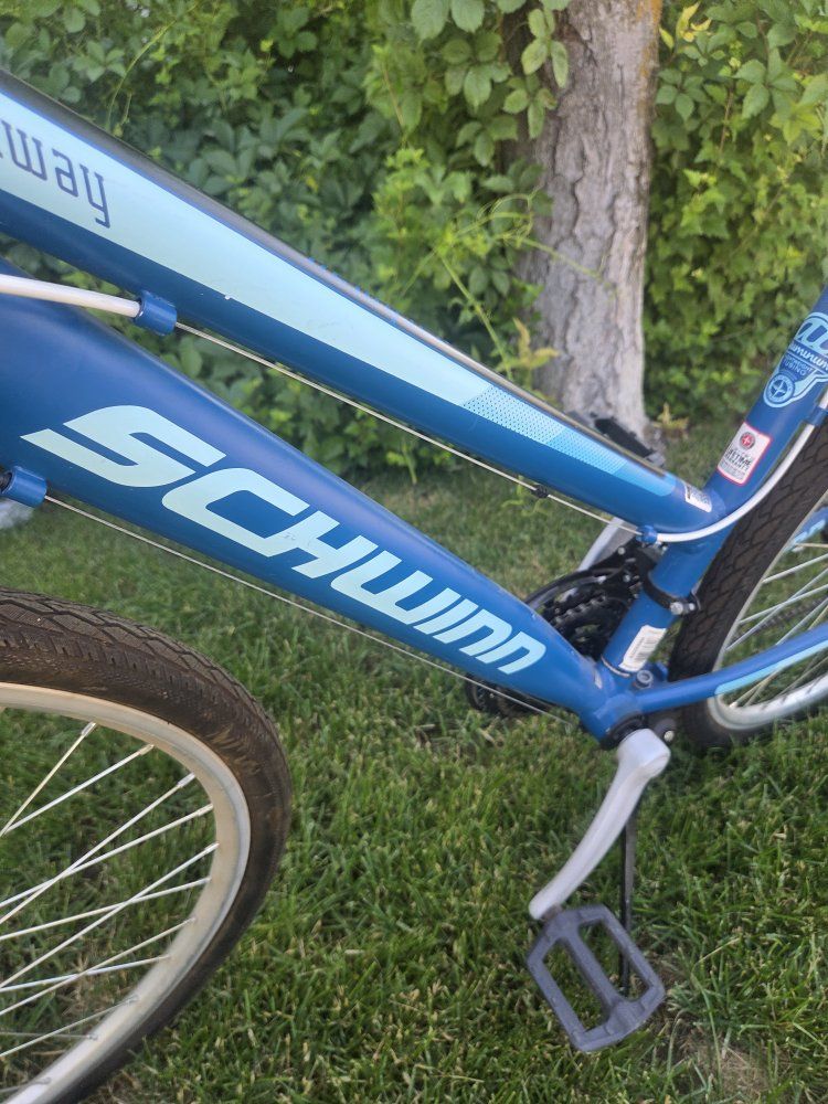 Schwinn Pathway Comfort Bike - Blue with Gel Seat - Used Good Condition,28tires.