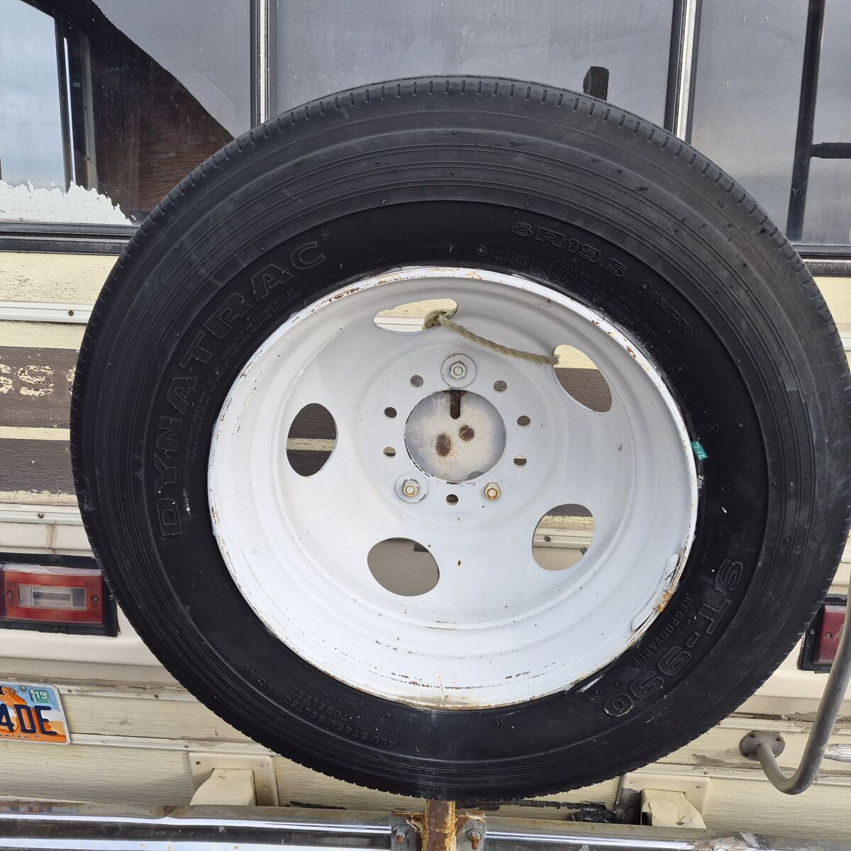 Less than 5000mi 8R19.5