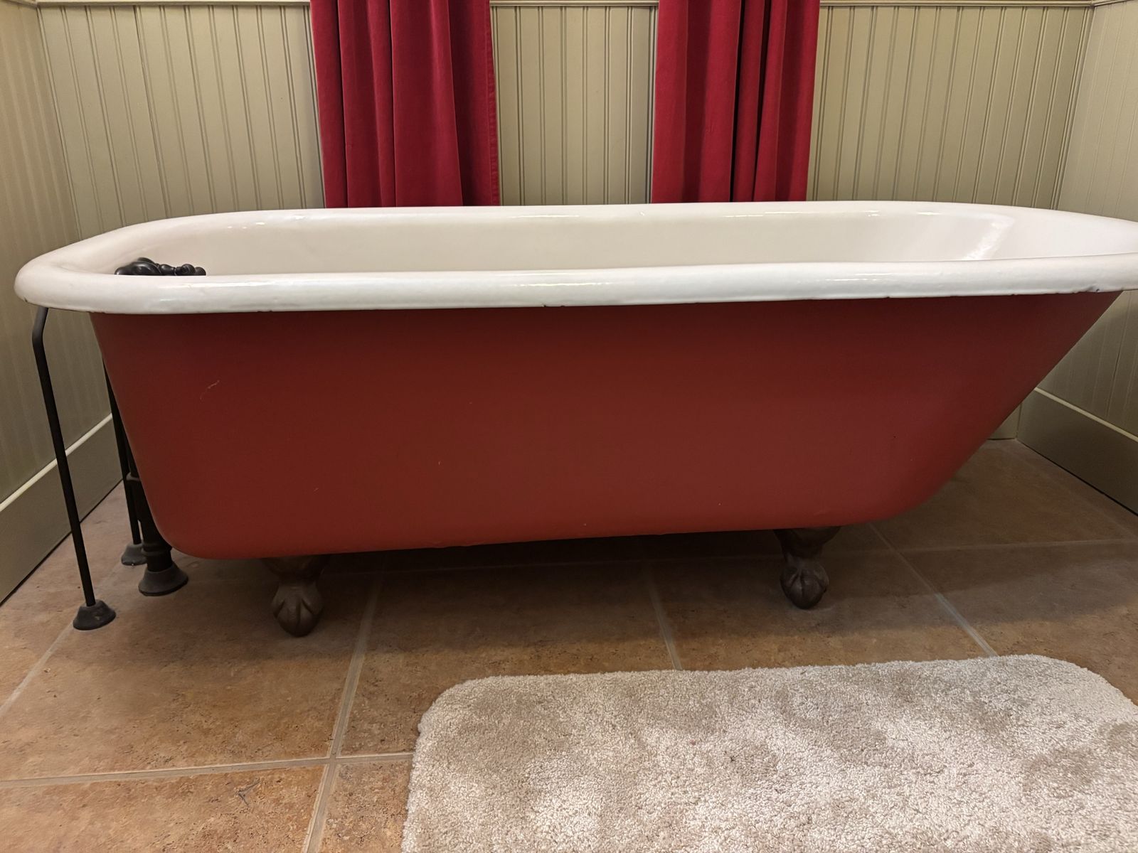 1910s clawfoot bathtub 