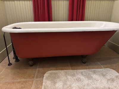 1910s clawfoot bathtub
