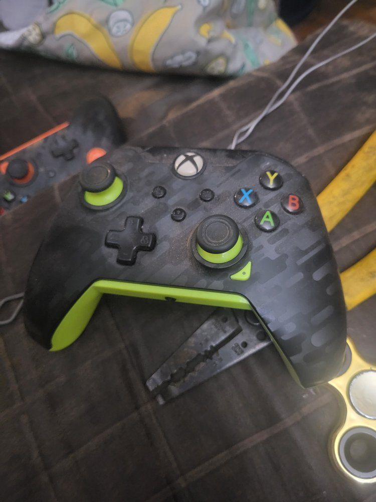 Xbox One Wireless Controller Black/Green Camo - Used, Good Condition
