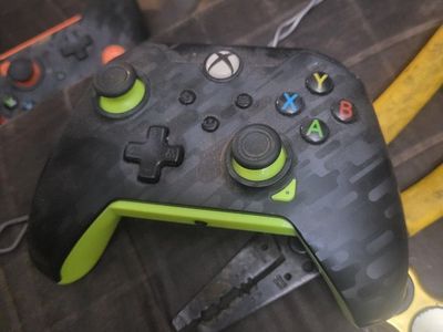 Xbox One Wireless Controller Black/Green Camo - Used, Good Condition