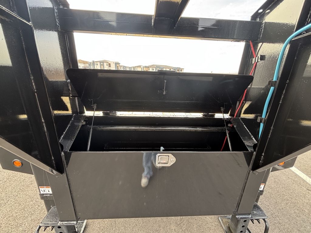 Main image 7