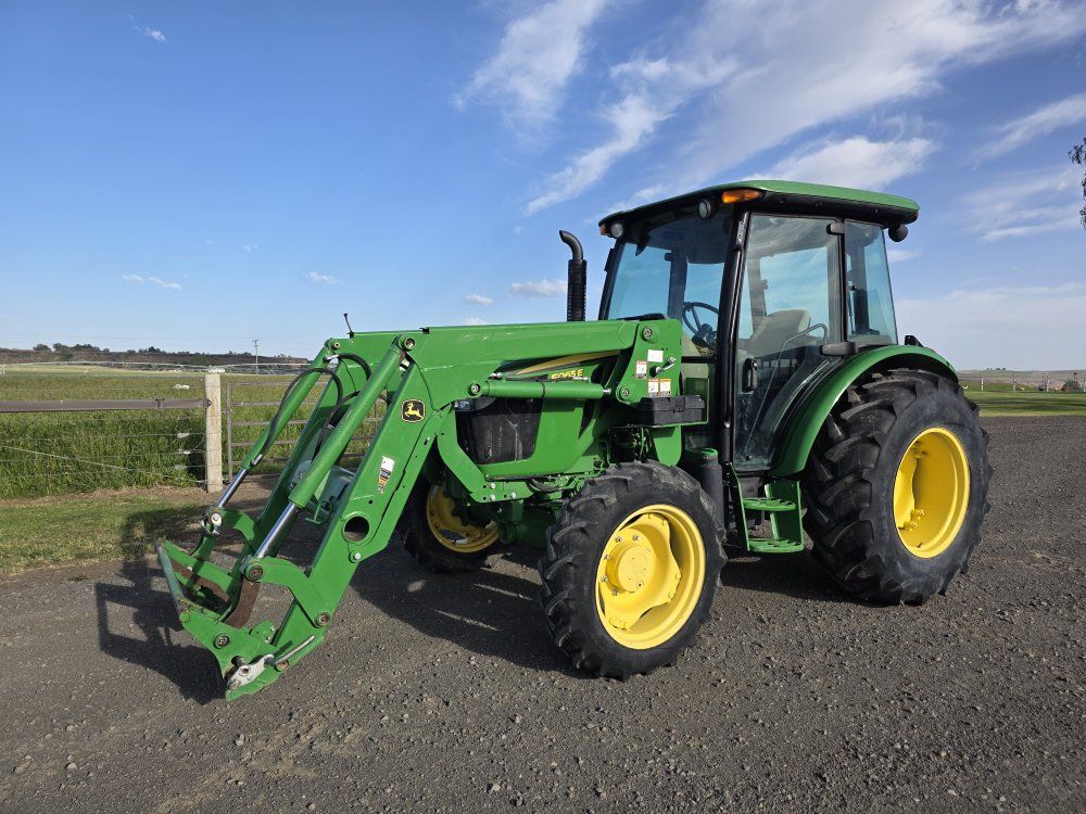 John Deere 5065E with front end attachments
