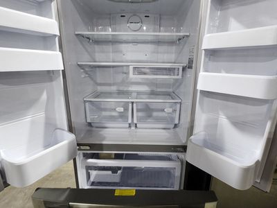 BEAUTIFUL SAMSUNG 32" STAINLESS STEEL FRENCHDOOR FRIDGE! W-WARRANTY