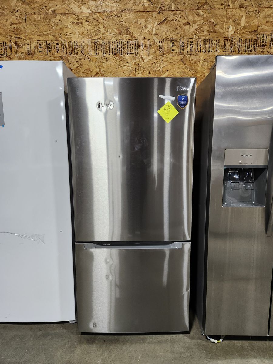 SCRATCH & DENT! MIDEA STAINLESS STEEL TOP AND BOTTOM FRIDGE