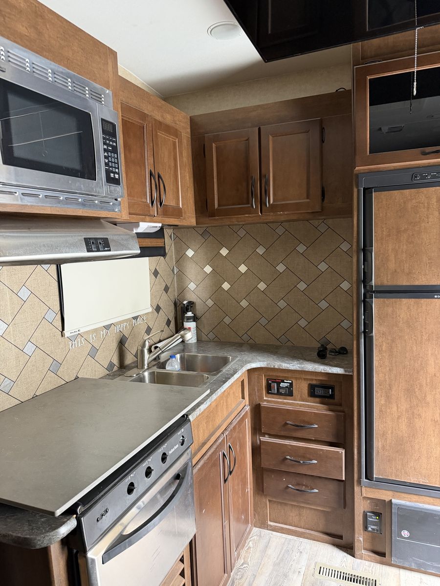 Main image 5
