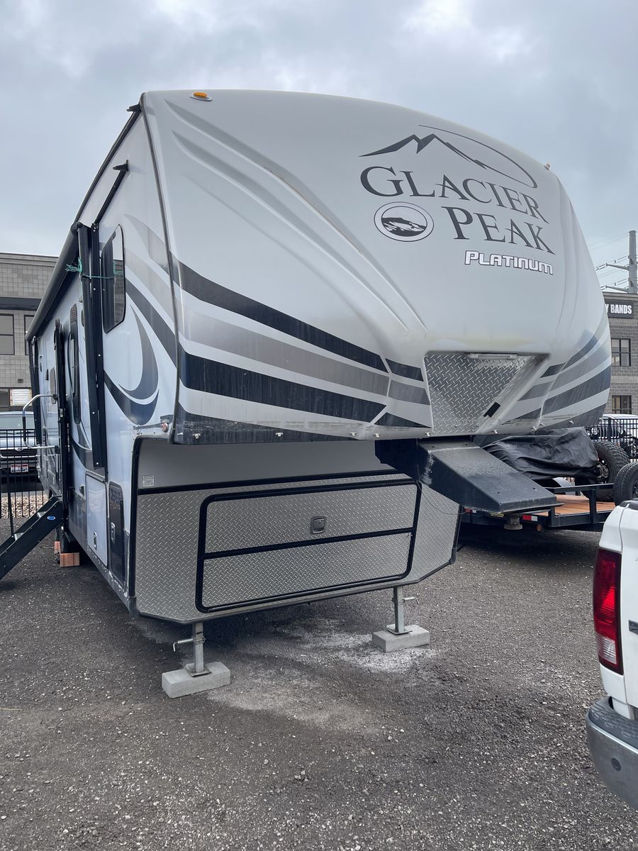 Used 2015 Outdoors RV Glacier Peak Platinum Fifth Wheel