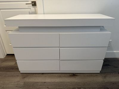 Brand New Modern White 6 Drawer Dresser with LED Lights and Charging Station
