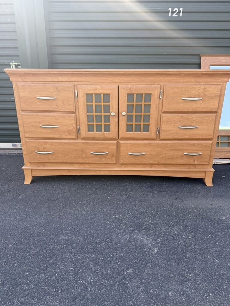 Spacious 6 Drawers middle cubby Dresser W/Mirror