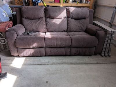 Electric recliner couch