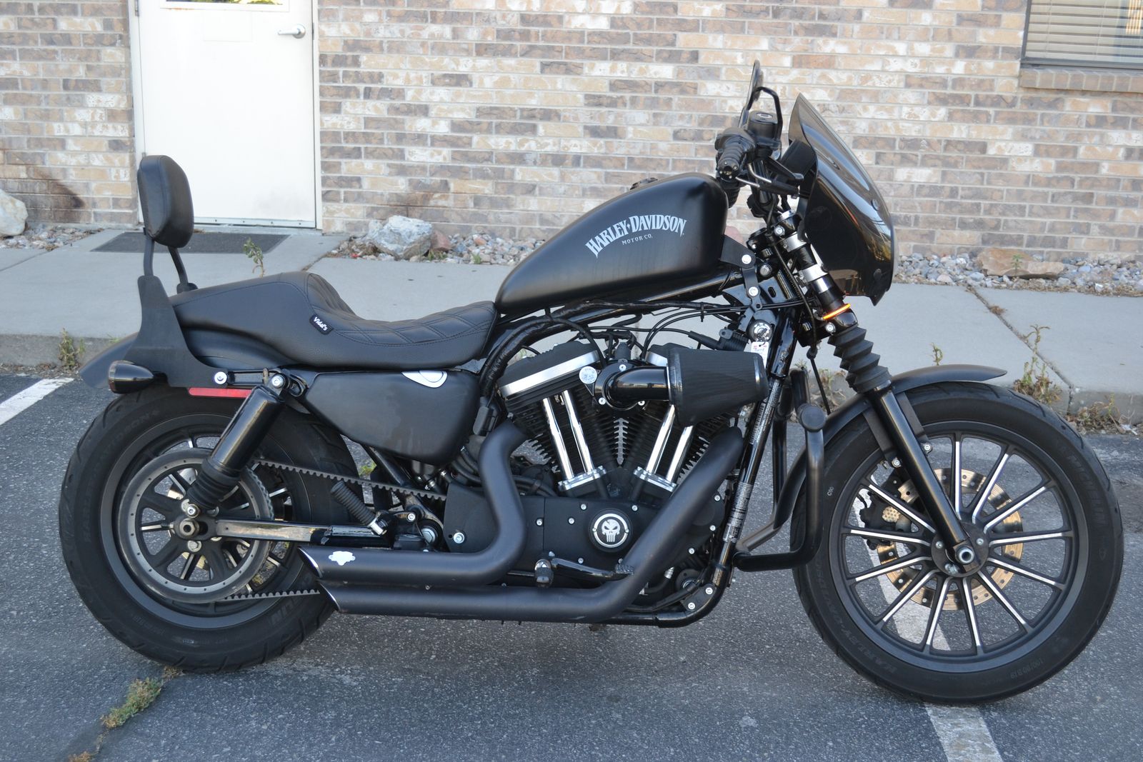 2014 Harley Davidson Sportster Iron 883 - Cruiser