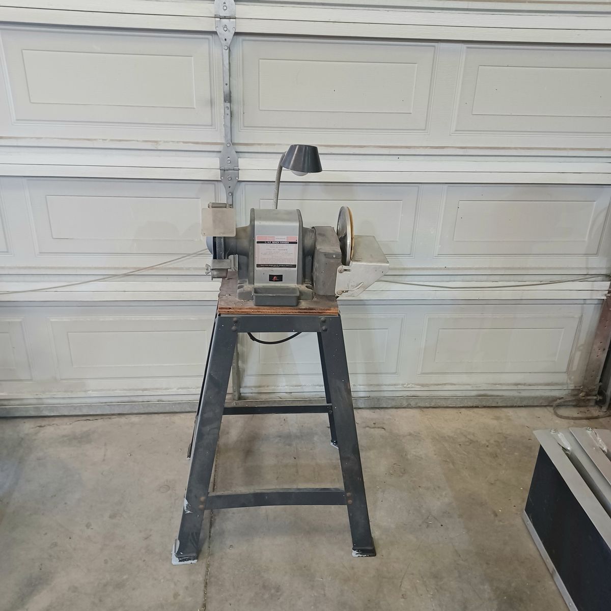 Bench grinder - disc sander