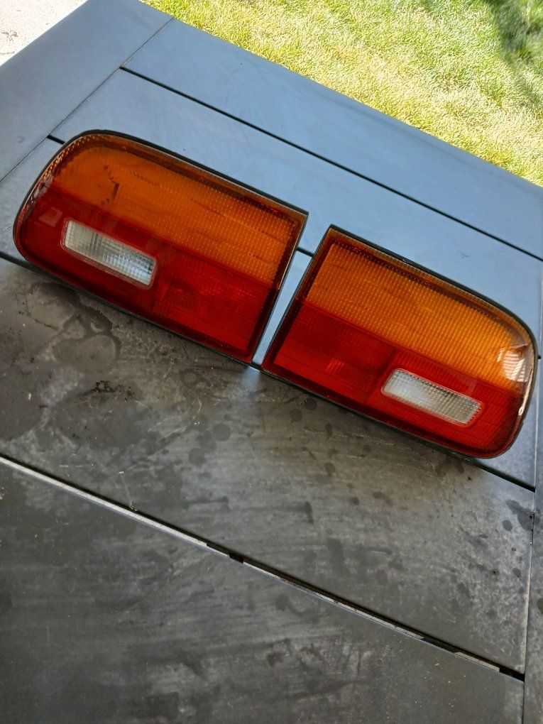 1998-2000 Toyota Sienna taillights