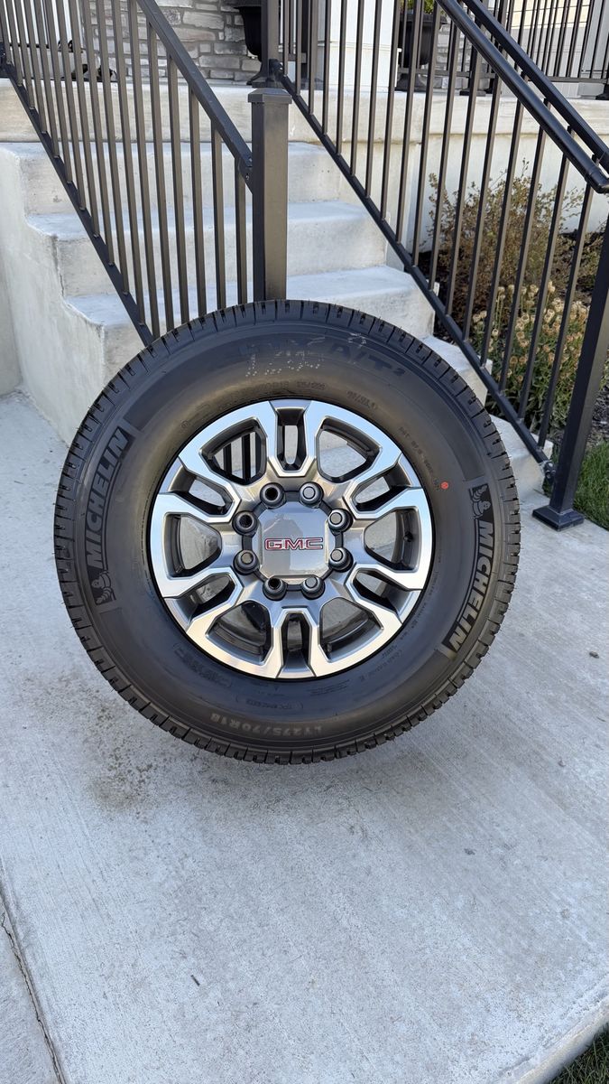 GMC Sierra 3500 Rims and Tires 275/70R18 Michelin Ltx AT2