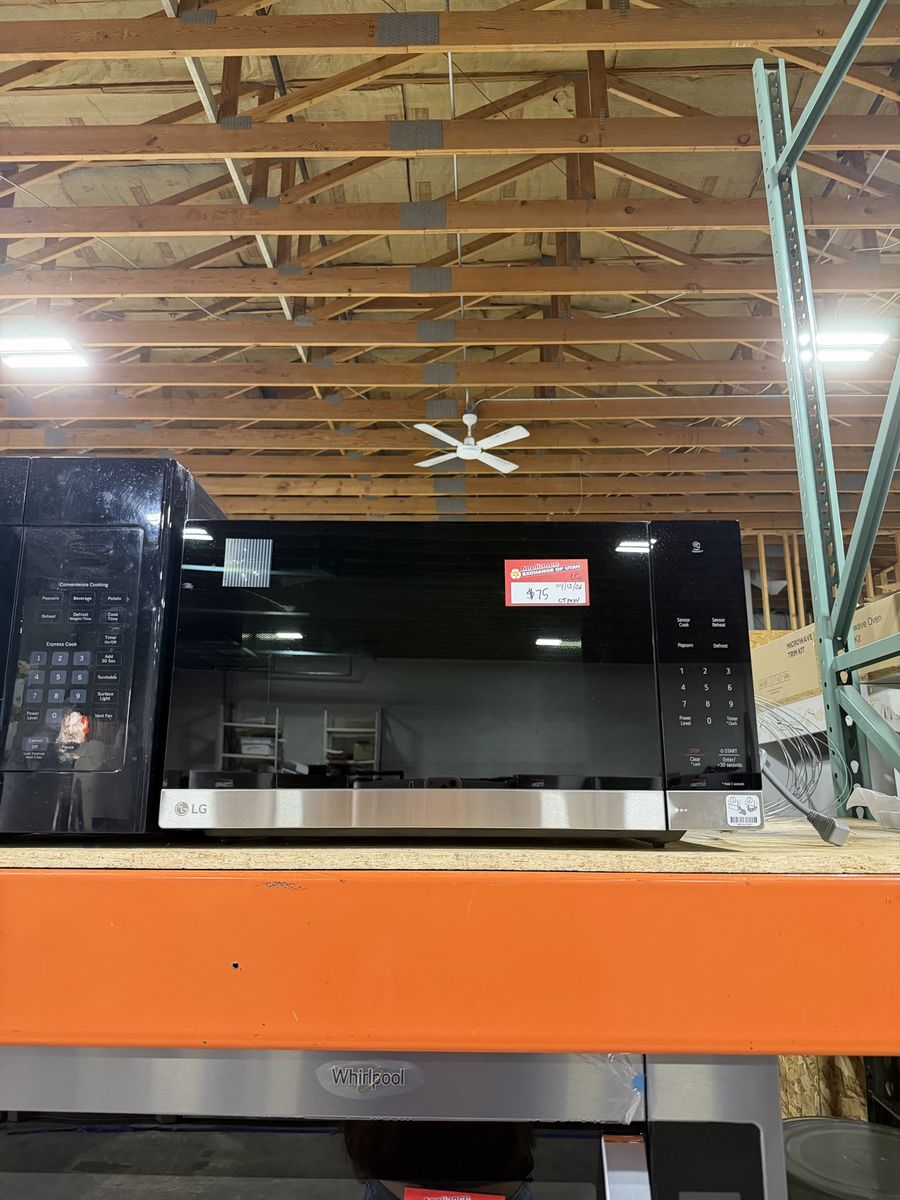 JUST LIKE NEW! GOOD LG COUNTER TOP MICROWAVE