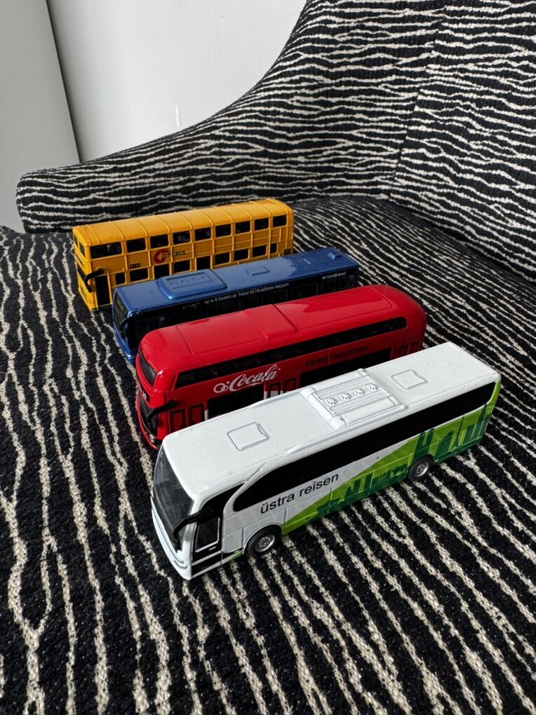 Diecast Metal Toy Bus Set