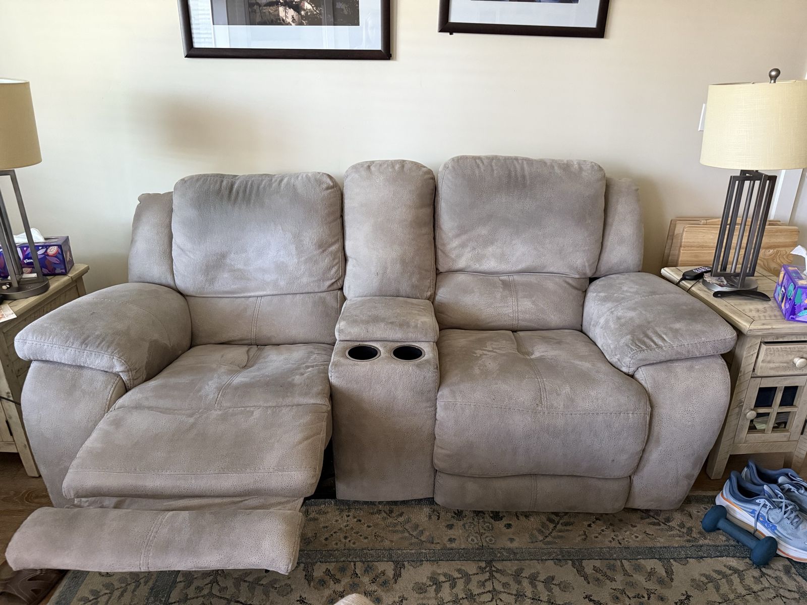 Reclining loveseat