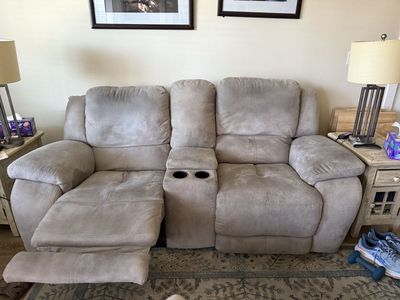 Reclining loveseat