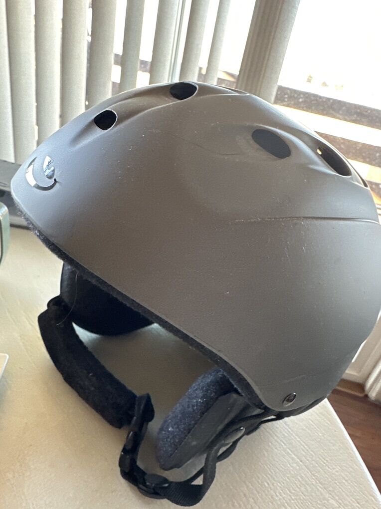 Giro Boys snowsports  Helmet