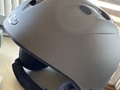 Giro Boys snowsports Helmet