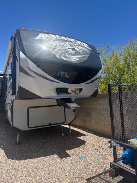 2015 Keystone Avalanche 355RK