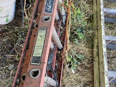 Louisville 24 ft Fiberglass Extension Ladder Used