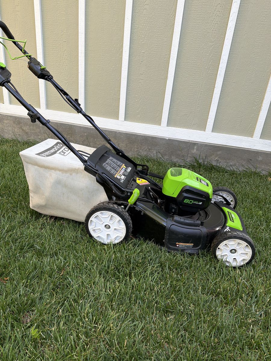 Greenworks 21 inch electric lawn mower Two 80 volt batteries