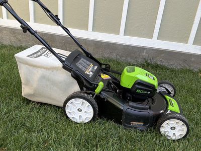 Greenworks 21 inch electric lawn mower Two 80 volt batteries