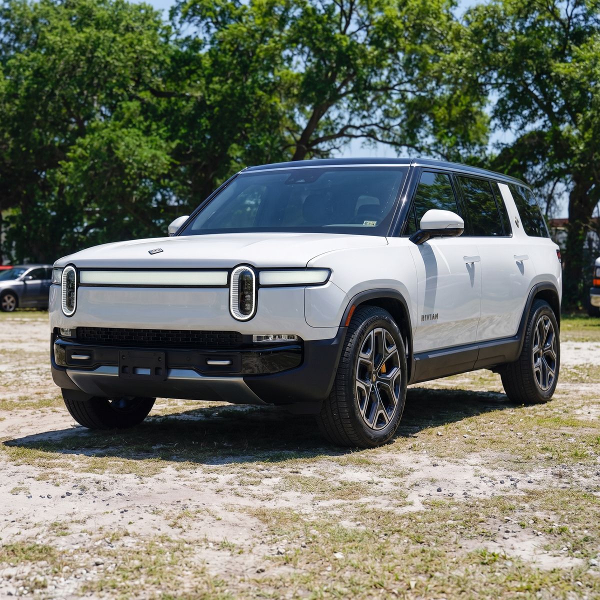 2025 Rivian R1S Adventure