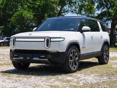 2025 Rivian R1S Adventure