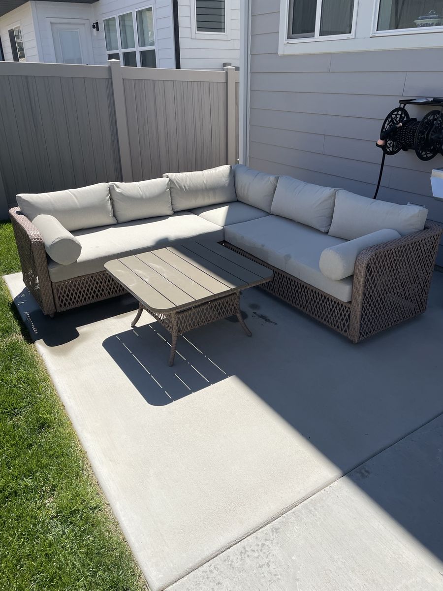 Outdoor sectional with table