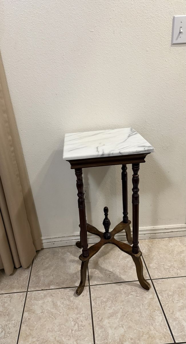 VTG Pedestal Side Marble Table