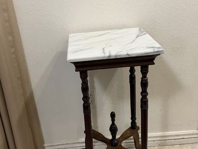 VTG Pedestal Side Marble Table