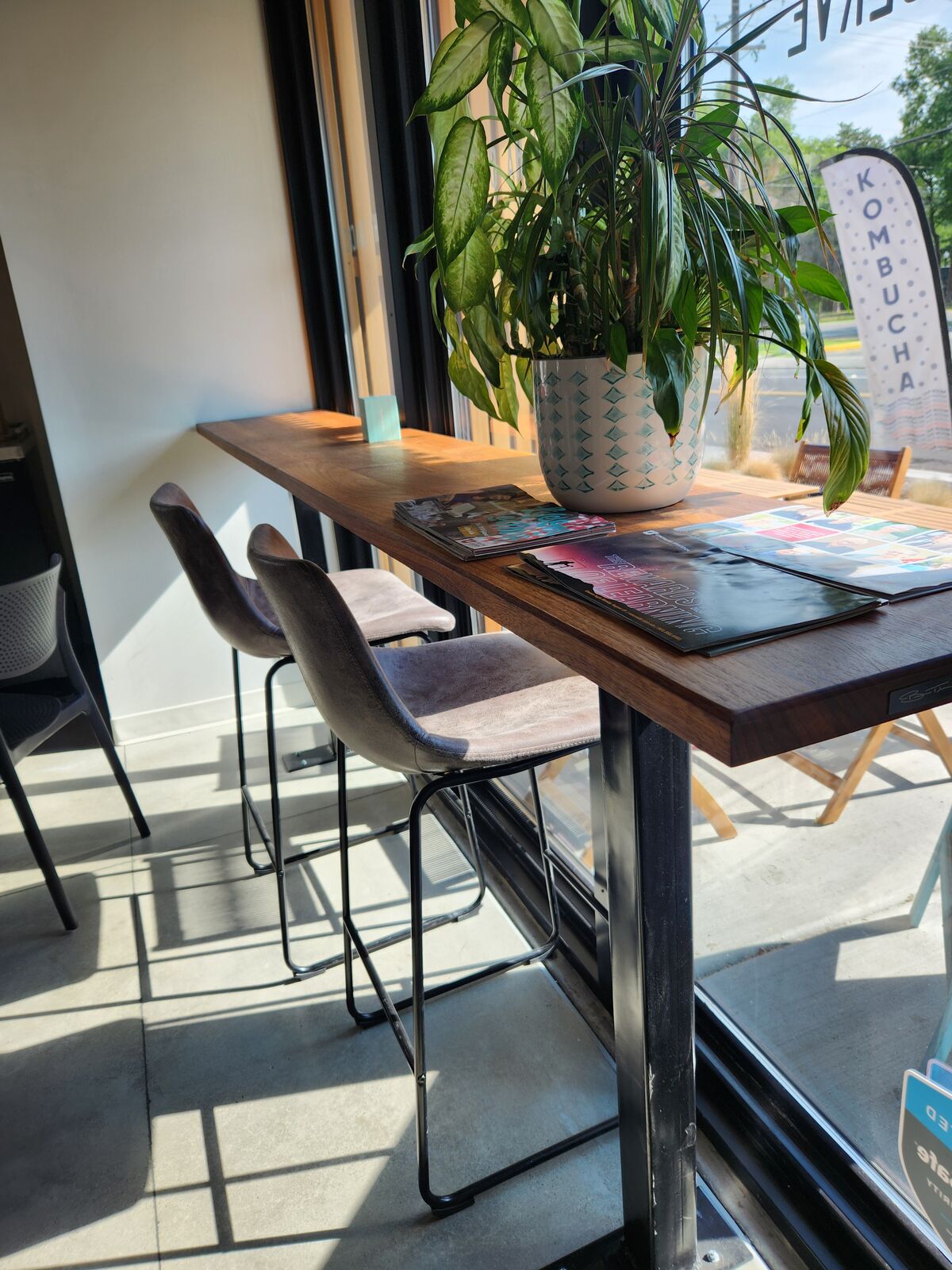 Beautiful walnut table/restaurant furniture