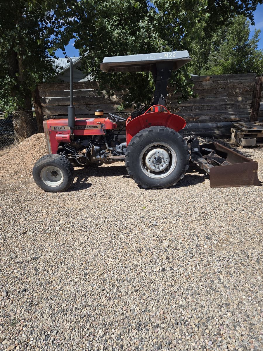 Massey Ferguson 263 Utility Tractor