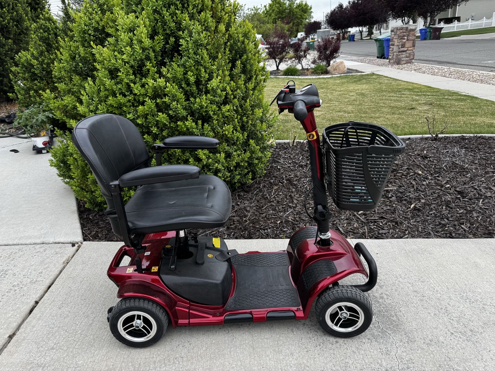 VIVE 4-Wheel Electric Scooter – Excellent Condition – $425 OBO
