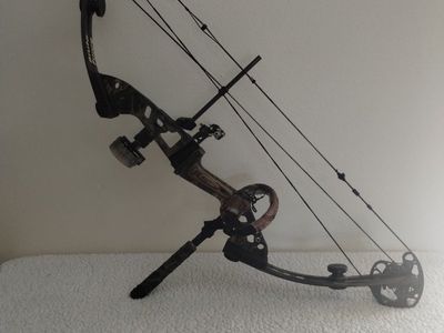 Camo Compound Bow with Black Gold Sight - Hunting/Archery Ready