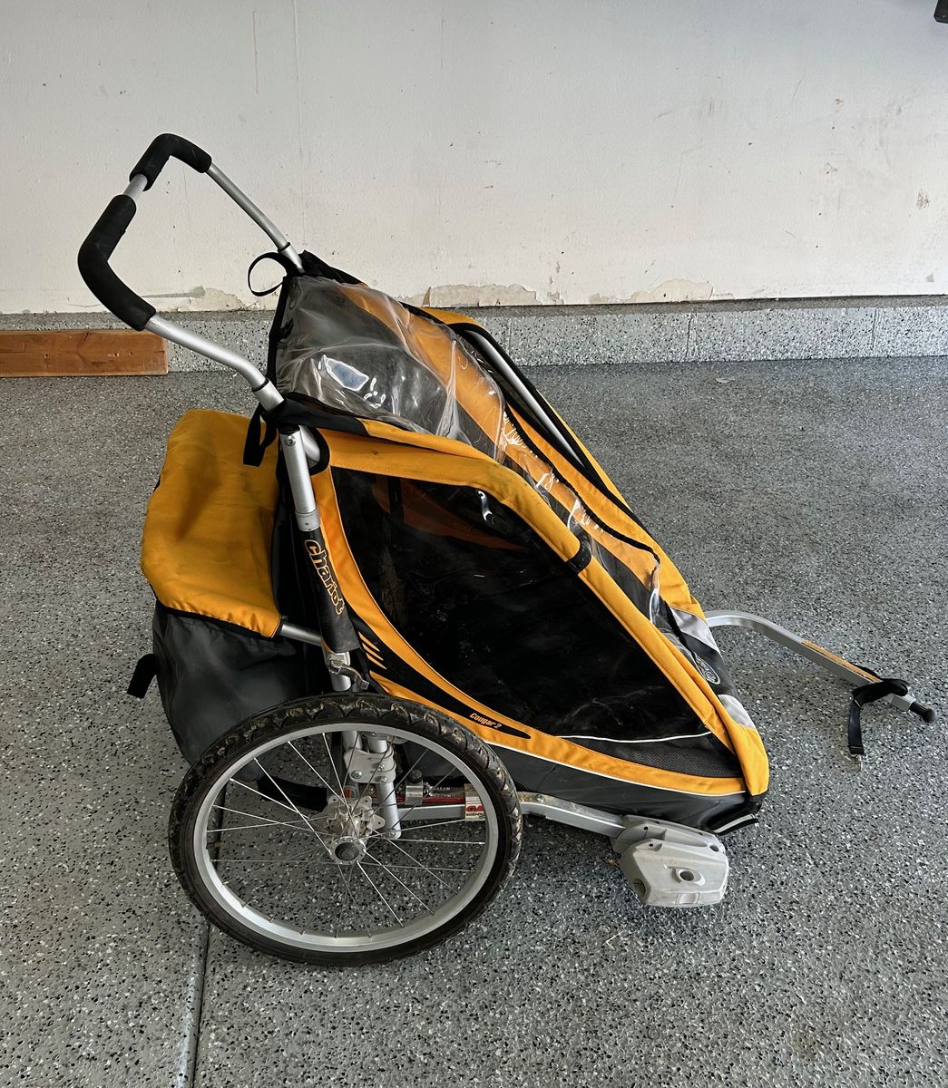 Chariot 2 seater trailer for biking, jogging, skiing