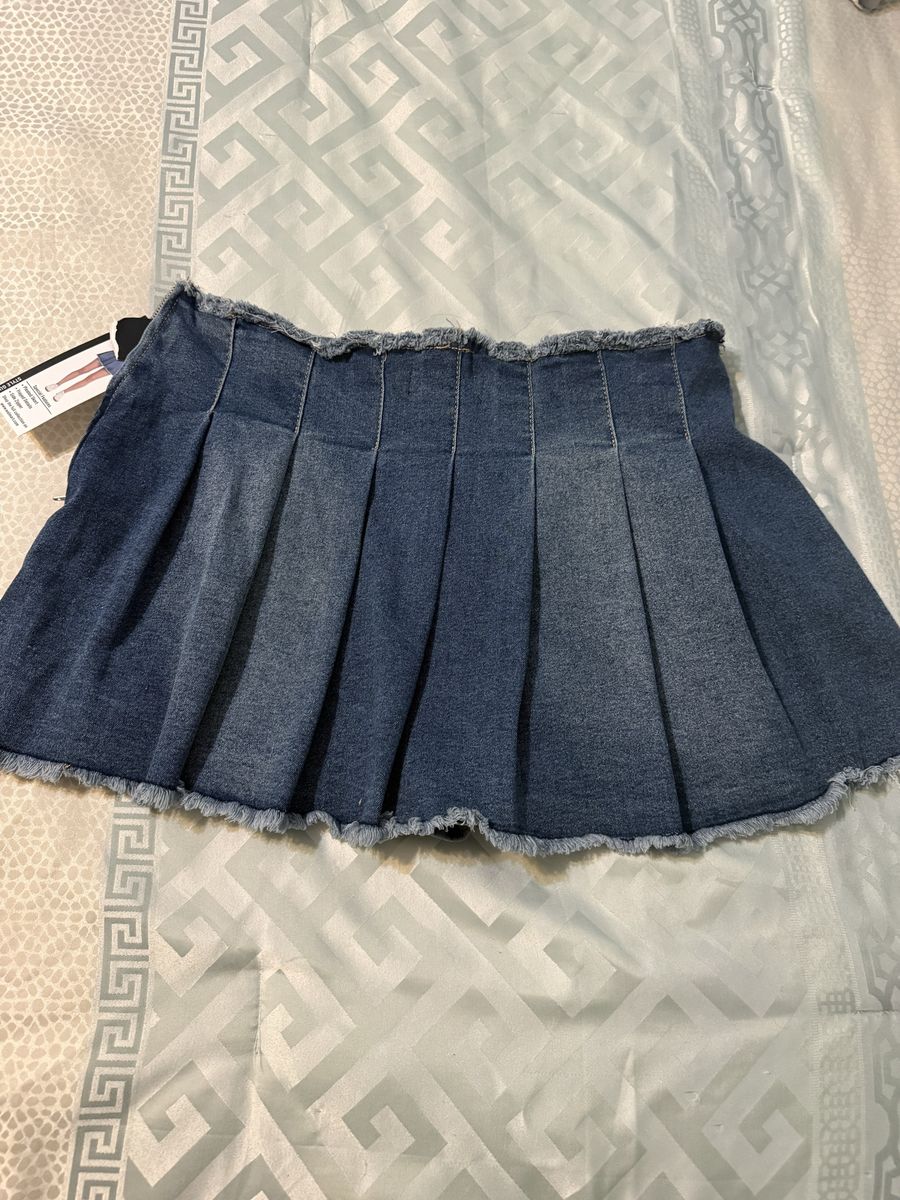 Madden NYC Women's Blue Denim Pleated Mini Skirt with Frayed Hem - Size Large, Waist 38" - New with Tags