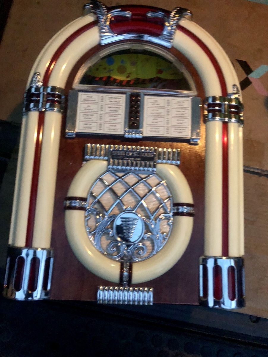 Spirit of St. Louis Tabletop Jukebox Radio.