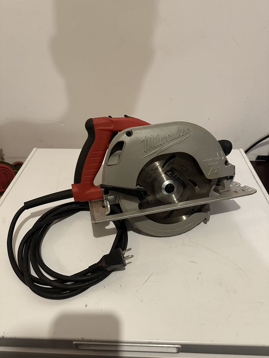 Milwaukee Tilt-Lok 7-1/4” Circular Saw