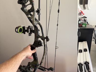 Hoyt Rx-4 Ultra RH 65-75 lbs