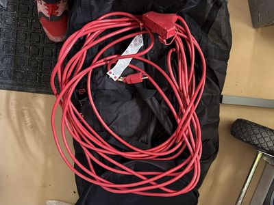 Triple outlet outdoor extension cord