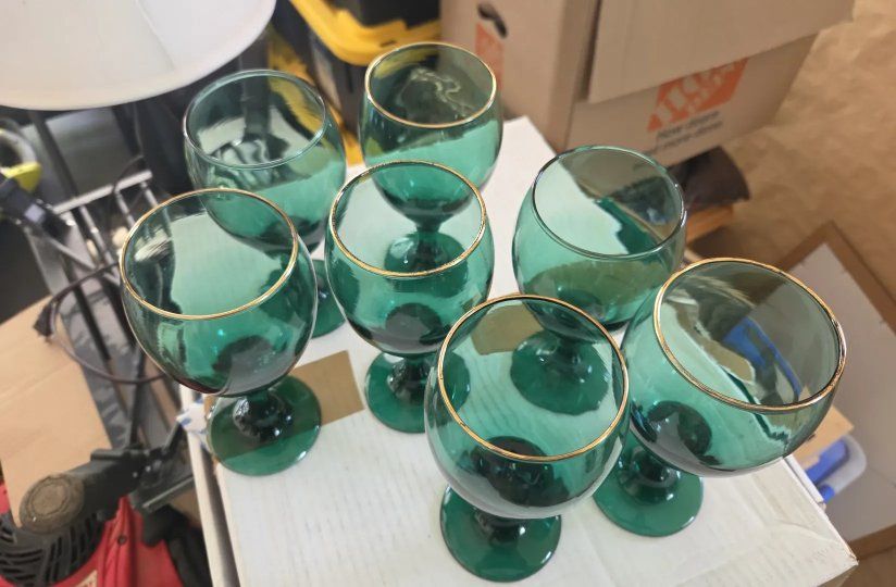 Set of 7 Vintage Emerald Green Wine Glasses with Gold Rim - Mid-Century Modern Stemware
