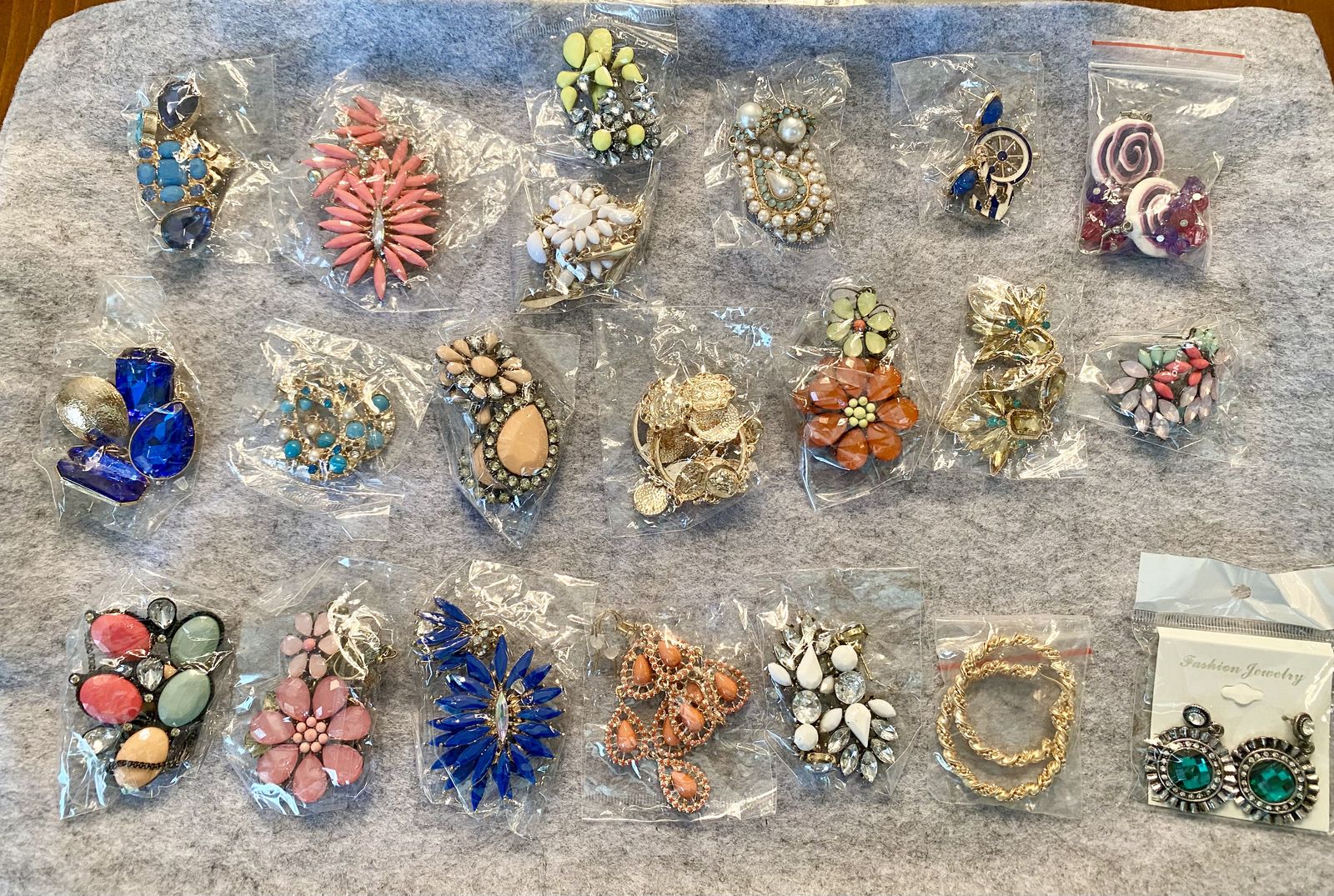 NEW!  Earrings (100 + Pieces, Various Styles & Colors) More Than Shown! $8 or 2/$15 C PIX